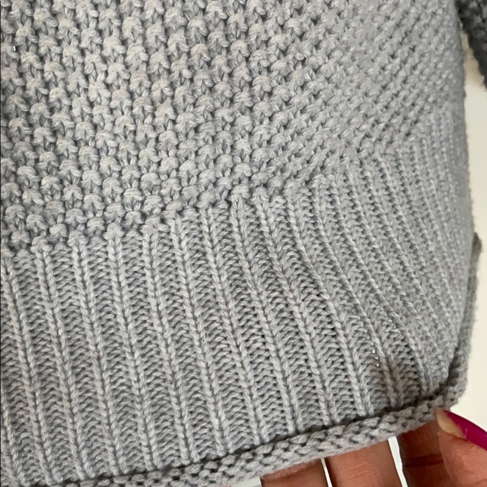 Beautiful sweater - Picture 4 of 4